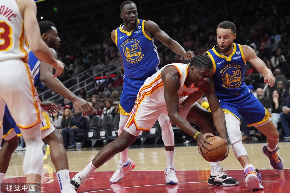 对手防线的 对手防线的