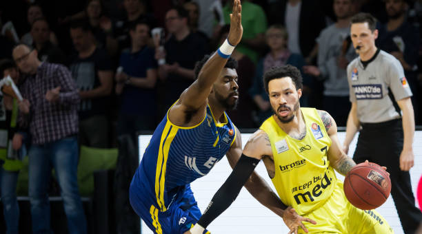 欧足联与专 欧足联与专